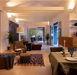 Luxury 4 Bedroom Villa with Infinity Pool, Sauna and Sea Views in Sveti Jakov, near Dubrovnik, Sleeps 8